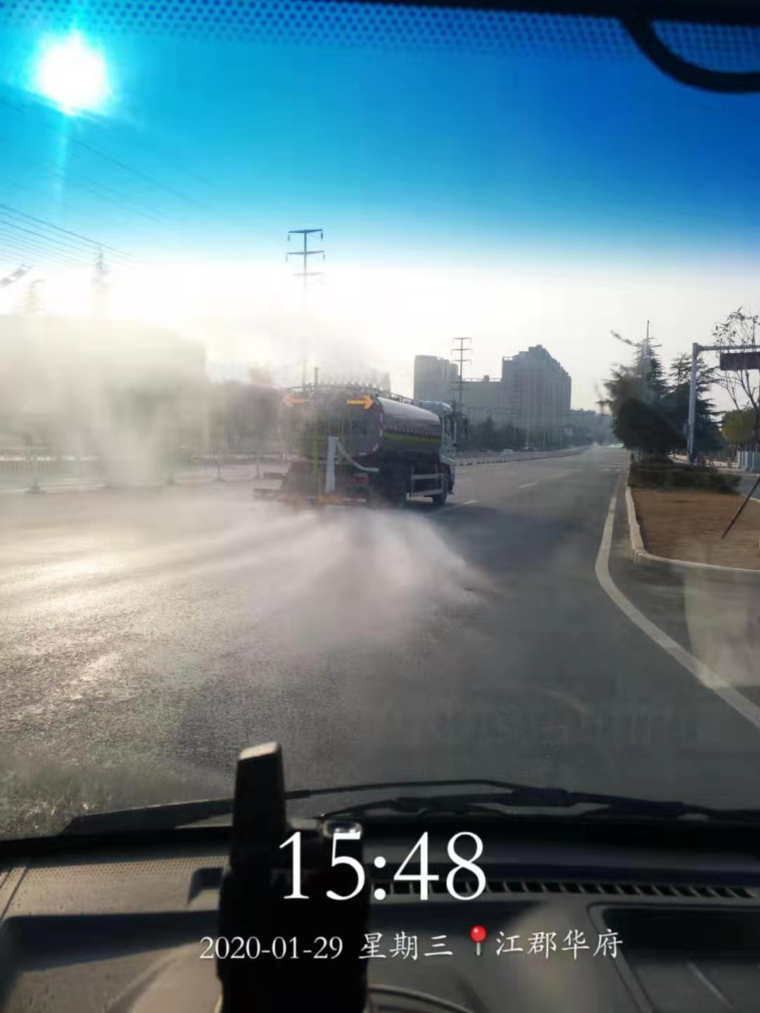 抗疫一线丨俄罗斯·专享会官方网站环境15台清洁消毒车起头作业