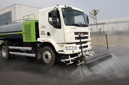 前喷水架冲刷路面